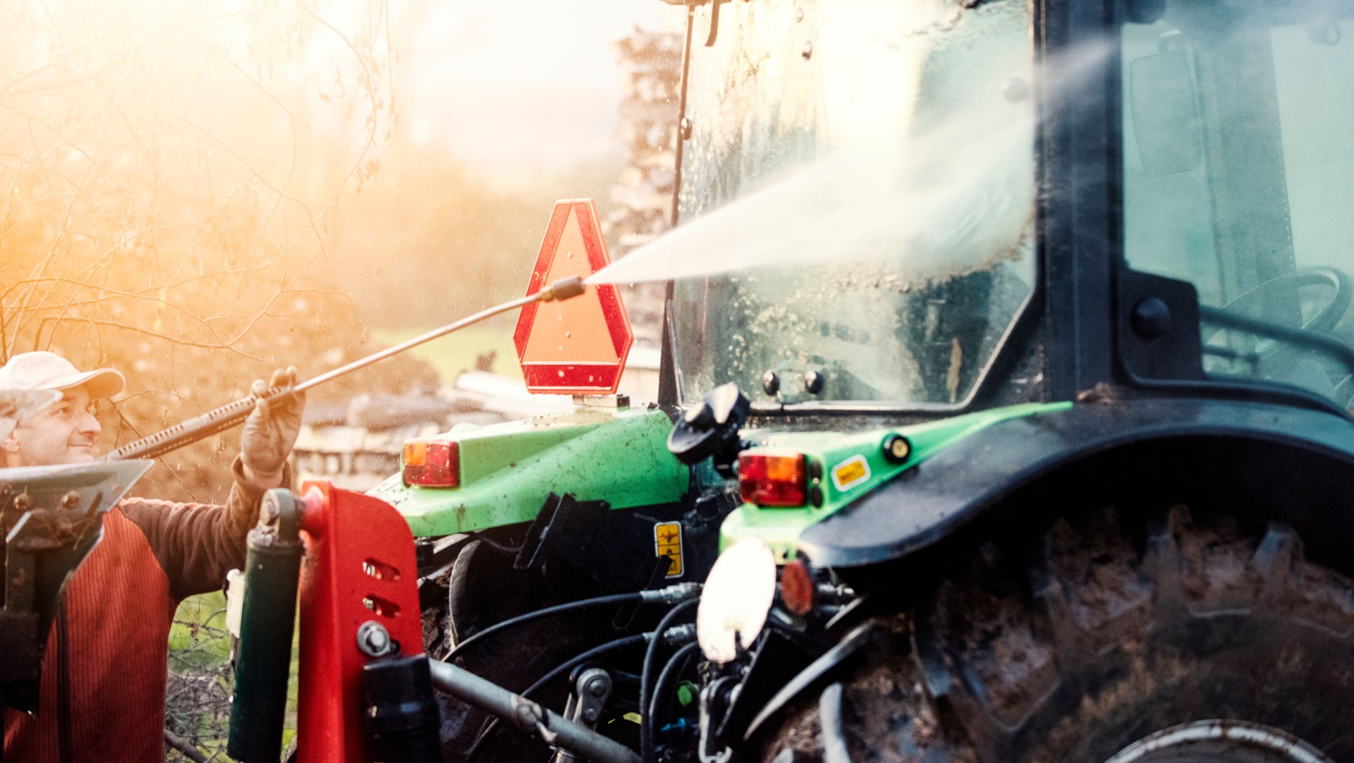 High pressure water cleaning
